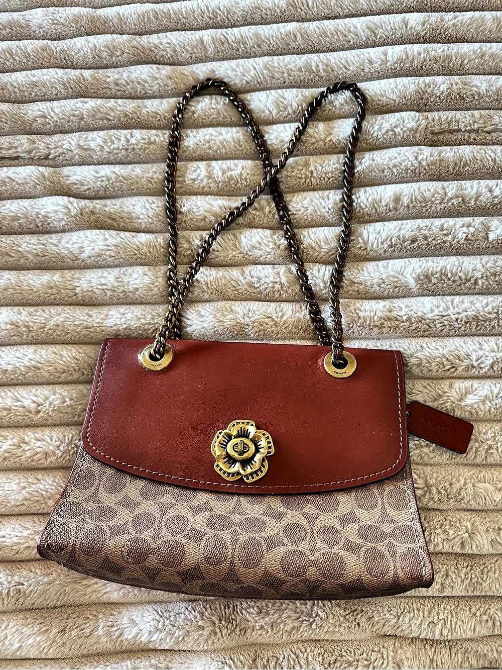 Coach Parker Shoulder Bag in Signature Canvas with Tea Rose Turnlock Signature - Picture 2 of 14
